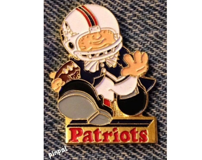 New England Patriots ~ NFL ~ Huddles Pin ~ Football ~ 80's vintage ~ Enamel
