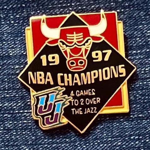 Chicago Bulls Vintage Pin ~ 1997 NBA Champions ~ Basketball ~ 4