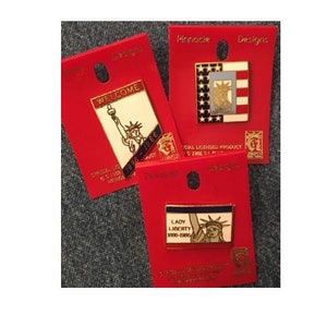 Pin da Estátua da Liberdade ~ Conjunto de 3 ~ Centenário de 1986 1996 ~ Cartão em exposição por Pinnacle Designs