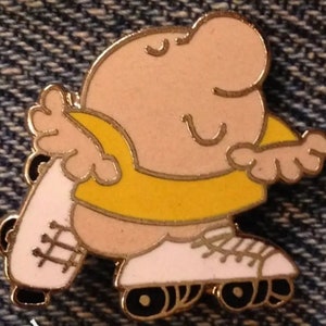 1979 Vintage Ziggy Cloisonne Brooch Pin ~ Roller Skates ~ Newspaper Comic Collectible