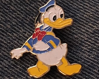 Donald Duck Brooch Pin ~ Walt Disney Productions ~ older 80's vintage