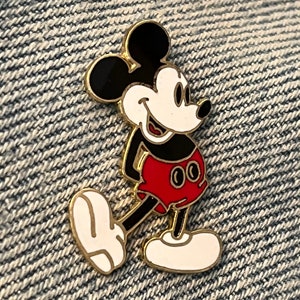 Disney Trading Pin Bundles 5, 10, 15, 25, 50, 100 Tradeable Disney Pins NO  Duplicates FREE SHIPPING (Mickey,StarWars,Marvel,Stitch,Princess)