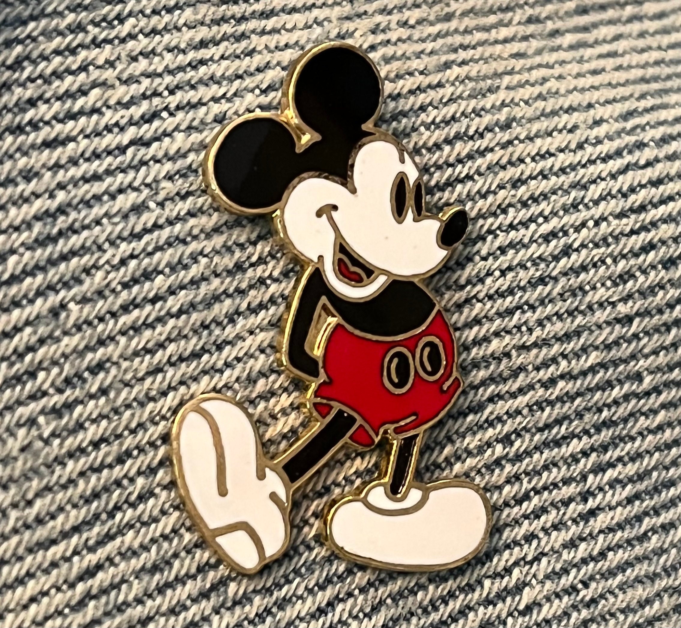 Disney Parks Castle Gold Tone Rhinestone Pin Bar Pin Back Brooch
