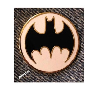 DC Comics Batman Pin ~ Gotham Police Spotlight Logo ~ Vintage 1988 Cloisonne image 1