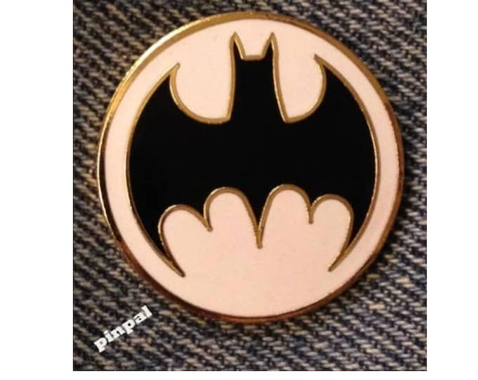 DC Comics Batman Pin ~ Gotham Police Spotlight Logo ~ Vintage 1988 Cloisonne