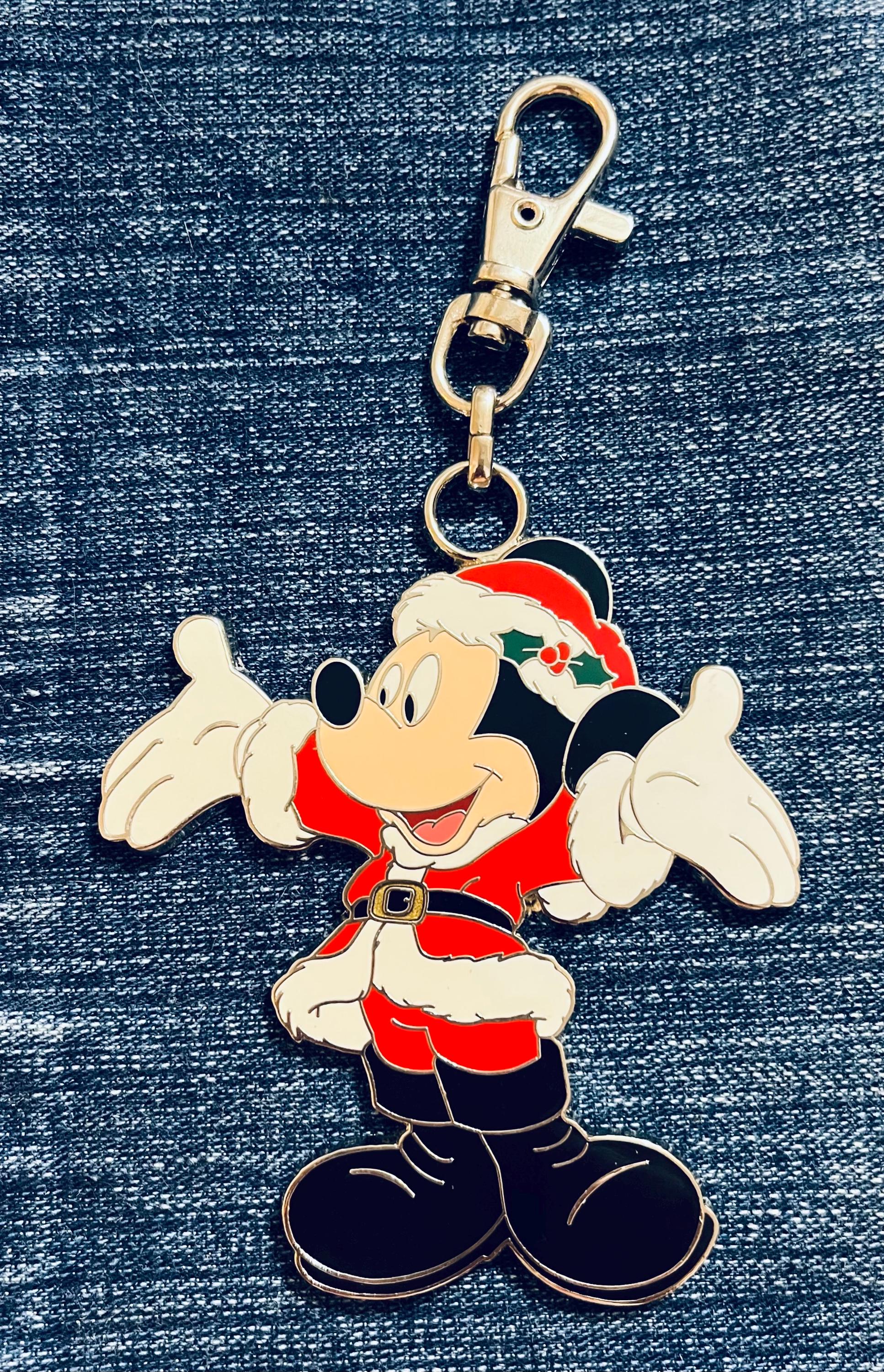 mickeyキーホルダー Disney Mickey Mouse Santa Clause ~ Vintage 2004 ~ Lanyard Medals