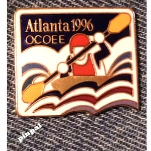 Spilla vintage olimpica Kayak ~ Giochi estivi di Atlanta 1996 ~ Sede del fiume Ocoee ~ Slalom in acque bianche ~ Su carta e confezione originali