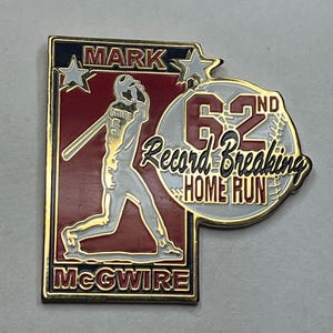 St. Louis Cardinals ~ Mark McGwire Vintage Pin ~ 62nd Record Breaking Home Run ~ MLB Baseball