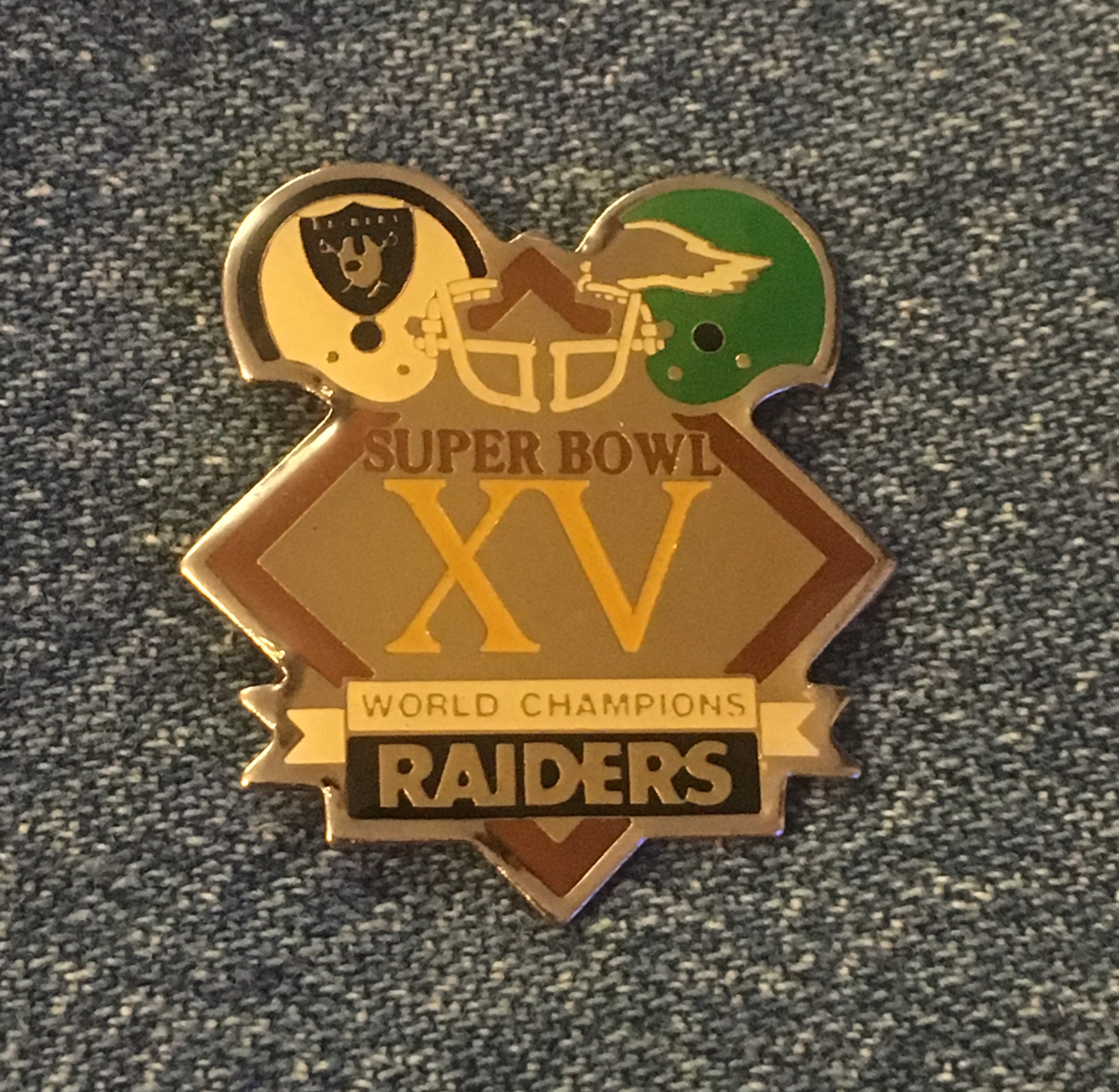 Oakland Raiders Lapel Pin Super Bowl XV World Champions NFL