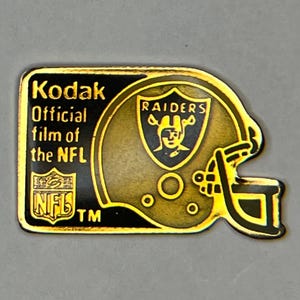 Oakland Raiders Pin ~ NFL ~ Football ~ 80's vintage ~ Kodak Sponsor