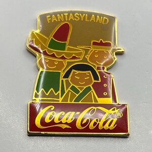 Disney Pin ~ Fantasyland ~ 15th Anniversary ~ WDW ~ Vintage 1986