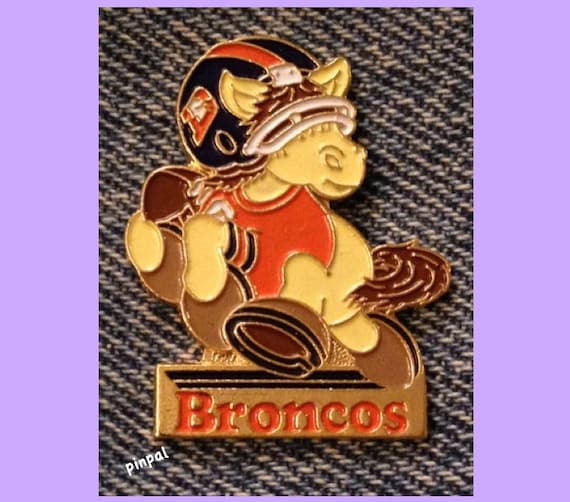 Denver Broncos ~ NFL ~ Huddles Pin ~ Football ~ 80's Vintage