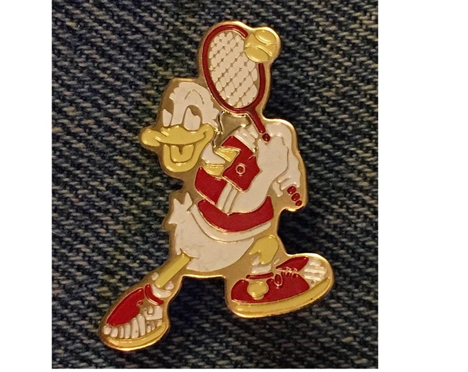 Donald Duck Pin~Tennis~Walt Disney Productions~older 80's vintage