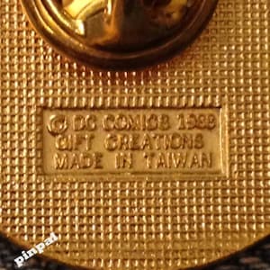 DC Comics Batman Pin ~ Gotham Police Spotlight Logo ~ Vintage 1988 Cloisonne image 4