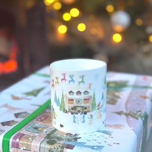 Handgeschilderde kerstmok: winterdorp, porselein