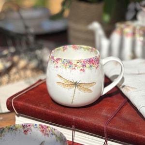 Libelle Becher, wilder Sommer & Libelle Umarmungsbecher, feines Porzellan, handgemaltes Kunstwerk, Vintage Becher, wie auf ITV gesehen Love your Weekend