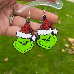 hand made acrylic grinch earrings