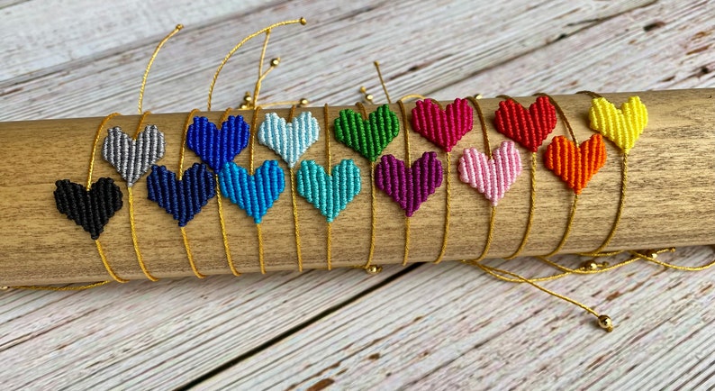 Pulsera de macramé hecha a mano con forma de corazón y cordón de nailon - Joyería de amistad ajustable imagen 2