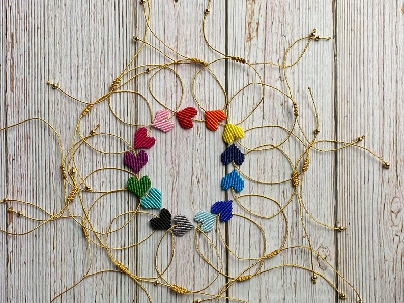 Pulsera de macramé hecha a mano con forma de corazón y cordón de nailon - Joyería de amistad ajustable imagen 3