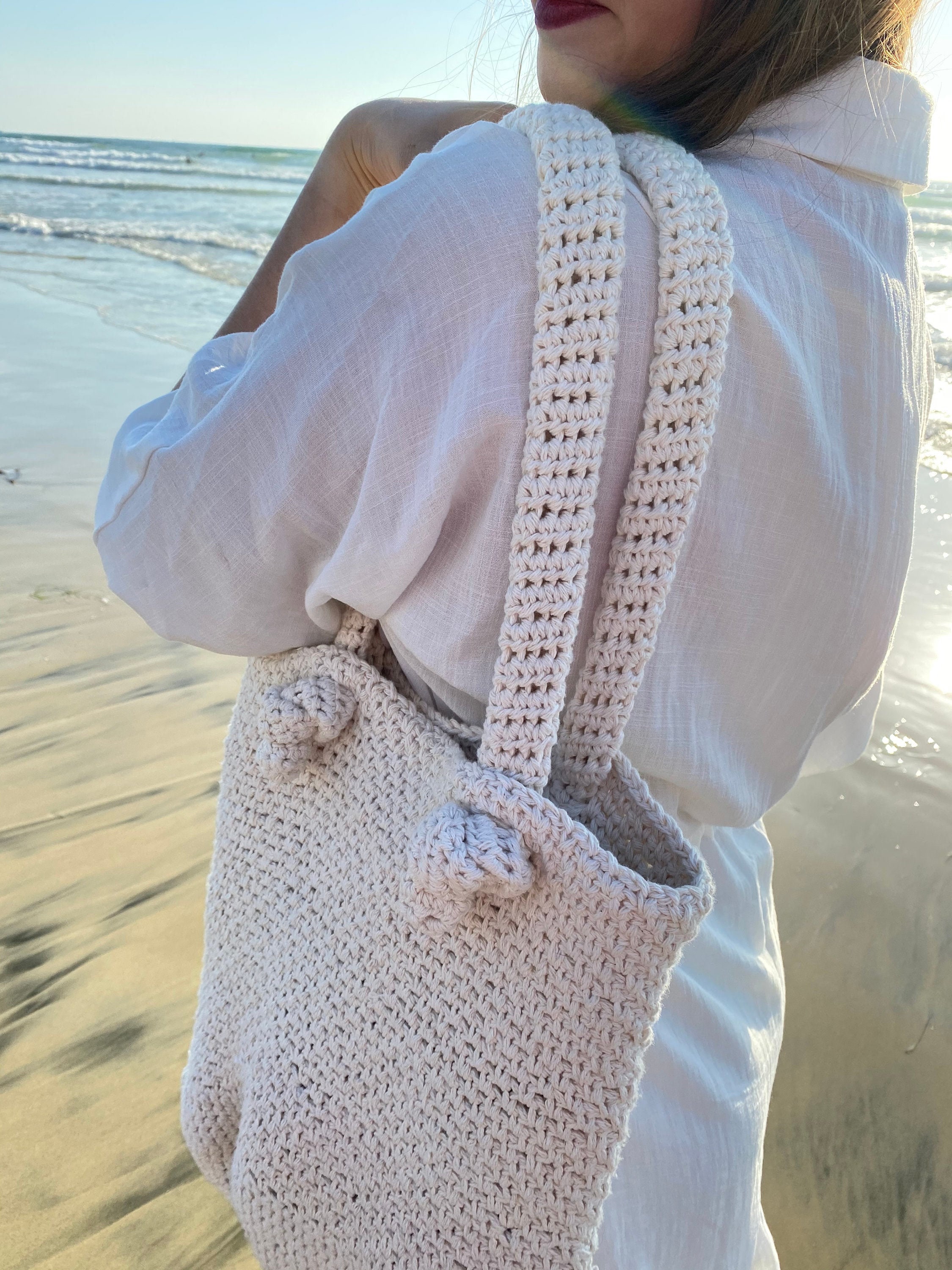 33 Crochet Purses and Bags To Make at Home: Fresh Patterns for Everyday Carryalls 33 La Jolla Beach Bag