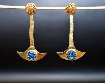 Goldene Edelstein Ohrringe mit blauem Druzy Statement Ohrstecker