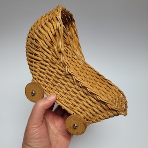 Vintage 1960s Wicker Pram/Stroller for Small Dolls, Doll Carriage