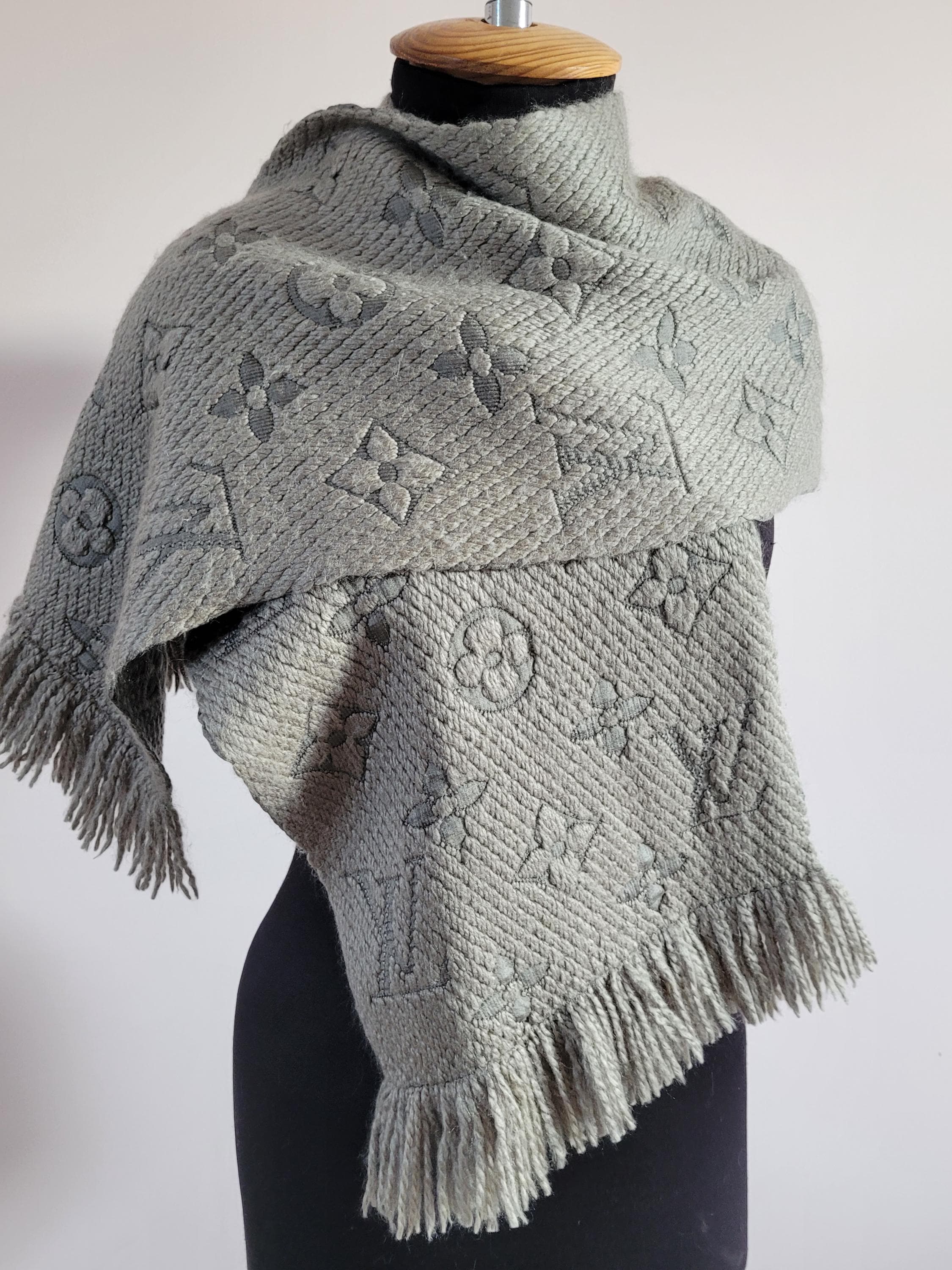 Louis vuitton silk scarf - Etsy 日本