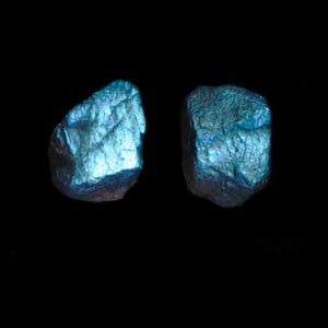Ungeschliffene Labradorit Ohrstecker wahlweise in 925 Sterling Silber oder 14k Gold gefüllt