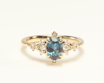 Alexandrite ring gold Evlish Fantasy ring moissanite engagement ring. Antique filigree ring. Engagement Ring. Moissanite gold ring
