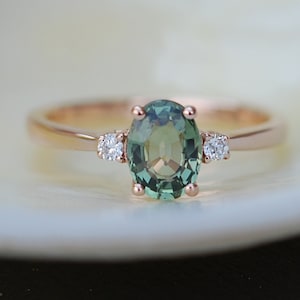 Green sapphire engagement ring. Promise ring. Cushion engagement ring. 3 stone ring. Rose gold engagement ring. Gemstone ring Eidelprecious