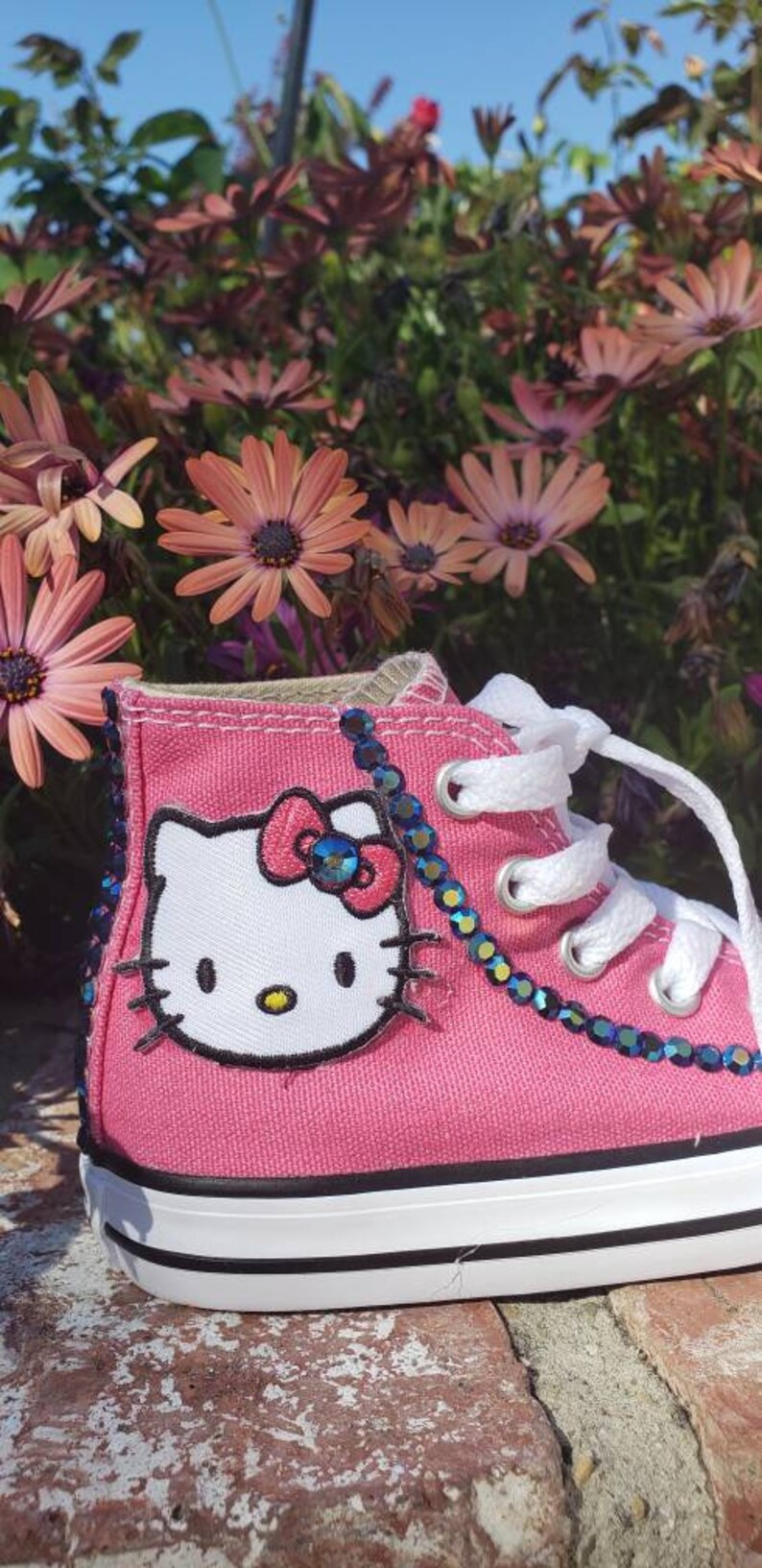 hello kitty converse size 6