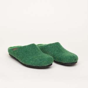 Magicfelt 709 Filzpantoffel für Damen & Herren aus 100% Merino-Wolle Hausschuhe mit anatomischer Filz-Latex-Sohle Hergestellt in Tirol Dark Green