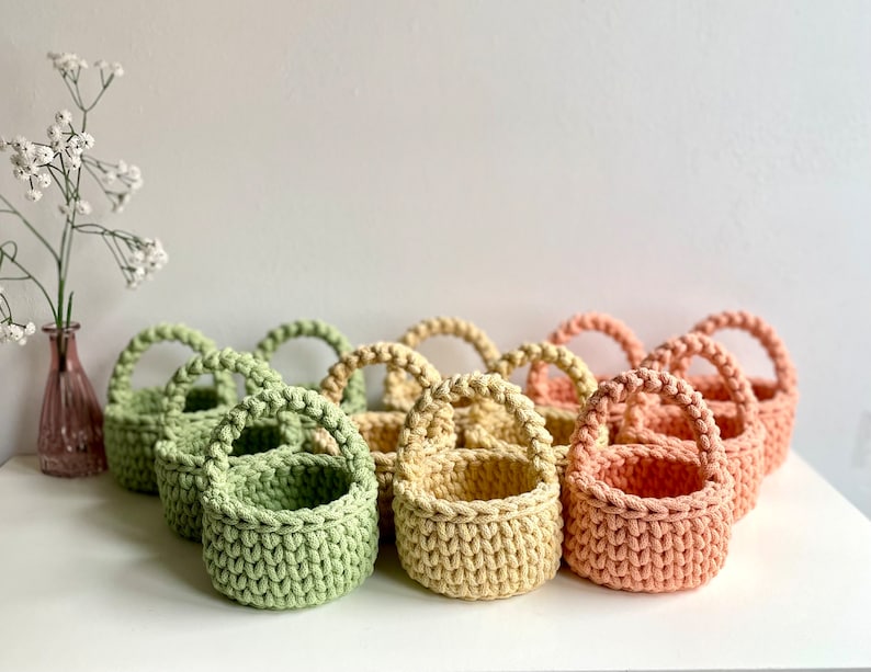 Small crochet basket, with and without handles, modern crochet basket, round 11 cm diameter, Bobbiny image 1