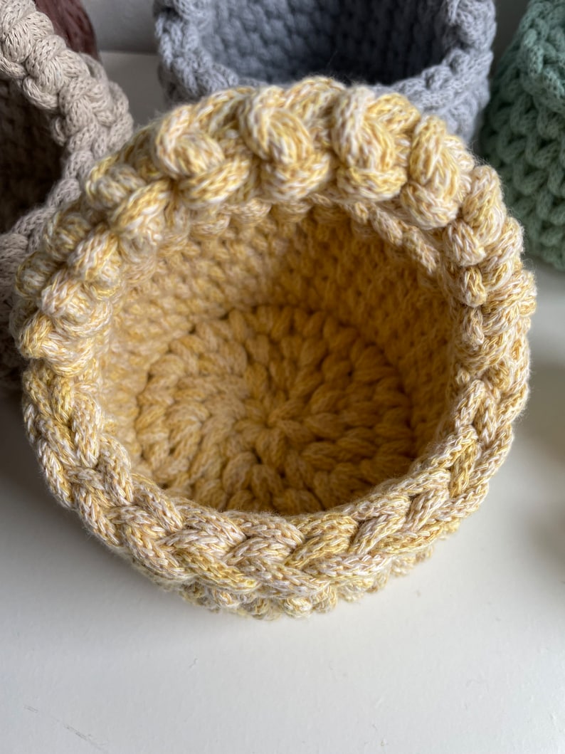 Small crochet basket, with and without handles, modern crochet basket, round 11 cm diameter, Bobbiny image 7