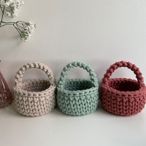 Small crochet basket, with and without handles, modern crochet basket, round 11 cm diameter, Bobbiny image 3
