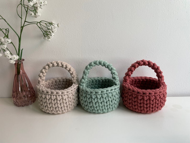 Small crochet basket, with and without handles, modern crochet basket, round 11 cm diameter, Bobbiny image 3