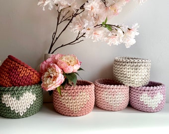 Immediately available Utensilo crochet basket “Heart” Modern, Mother's Day, Bobbiny