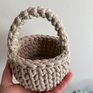 Small crochet basket, with and without handles, modern crochet basket, round 11 cm diameter, Bobbiny mit Henkel