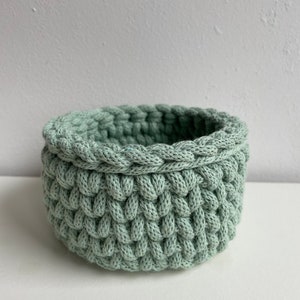 Small crochet basket, with and without handles, modern crochet basket, round 11 cm diameter, Bobbiny ohne Henkel
