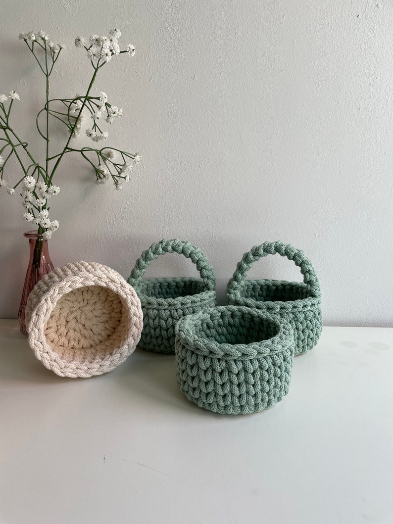 Small crochet basket, with and without handles, modern crochet basket, round 11 cm diameter, Bobbiny image 2