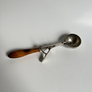 Vintage Wooden handle Soda Fountain Ice Cream Scoop Dipper, Size 20 - Ruby  Lane