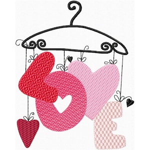 Valentinstag Stickerei Maschine Stickerei Liebe Text und Herzen hängen auf einem Kleiderbügel Liebe Stickerei