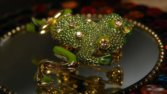 ADORABLE Vintage Frog Brooch Gold Tone With Movab… - image 3