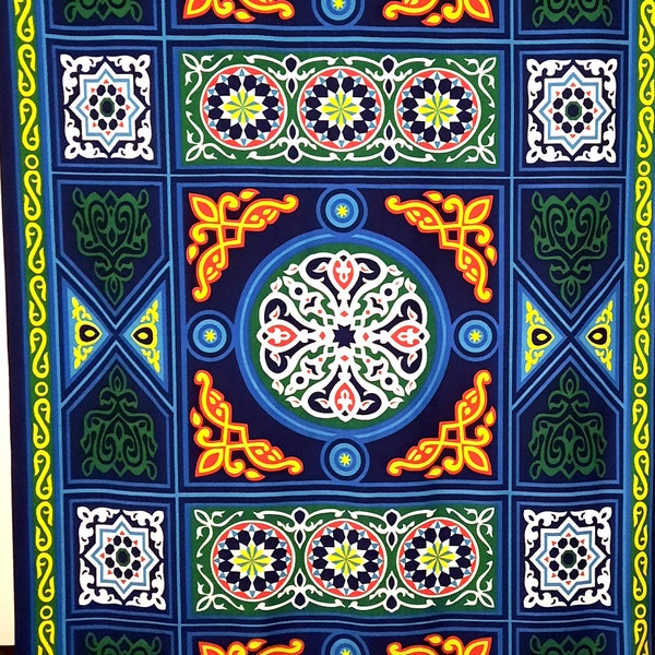 Tissu gabardine avec motifs traditionnels égyptiens, grand mandala aux couleurs vives pour l'habillement ou la décoration ethnique. Par bloc