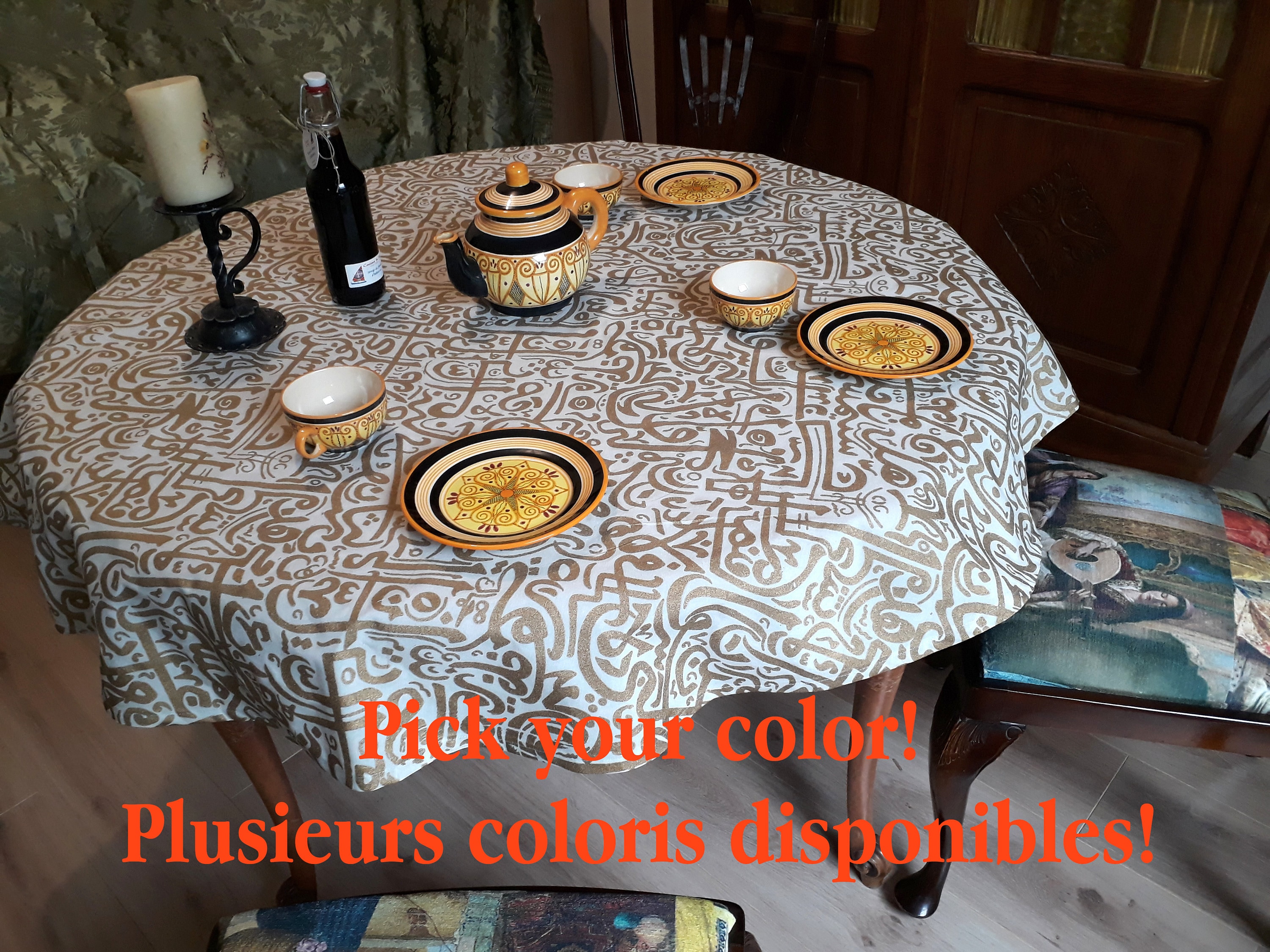 Nappe Ronde Pour Table en Tissu Arabe Calligraphié Petite ou Surnappe Grande Plusieurs Coloris Dispo