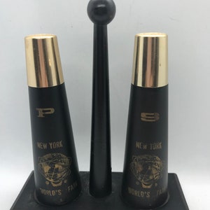 1964-65 New York World&#39;s Fair Souvenir Salt & Pepper Shakers