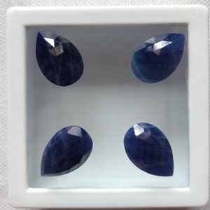 Pietra preziosa di zaffiro blu naturale: taglio briolette a pera da 26,30 ct, set da 4