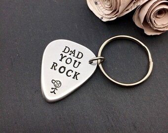 Porte-clés papa, cadeau pour papa, cadeau pour papa, porte-clés guitare, cadeau musique, cadeau fête des pères, porte-clés estampé à la main, porte-clés personnalisé