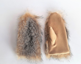 Mens coyote fur mittens with wool fabric and fleece lining