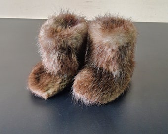 Handmade warm baby fur booties made of beaver fur, children's fur boots , winter boots,  ankle boots, fur leg warmers, home slipper